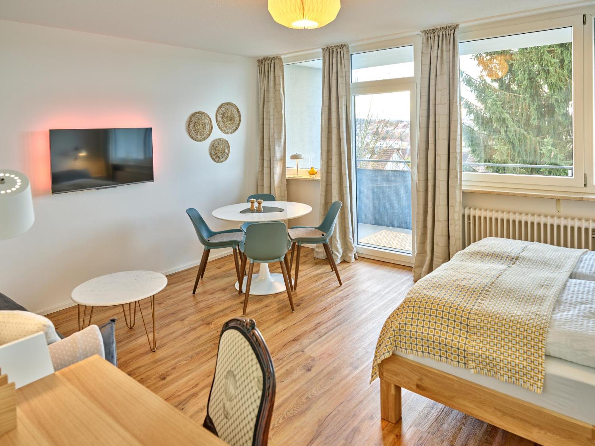 Apartment Residery Moderne, Zentrale Mit Arbeitsplatz, Balkon Und Stadtblick